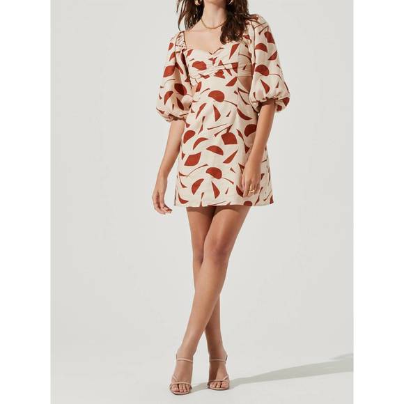 NEW ASTR heather abstract print cutout bubble sleeve mini dress in rust abstract - Picture 3 of 4